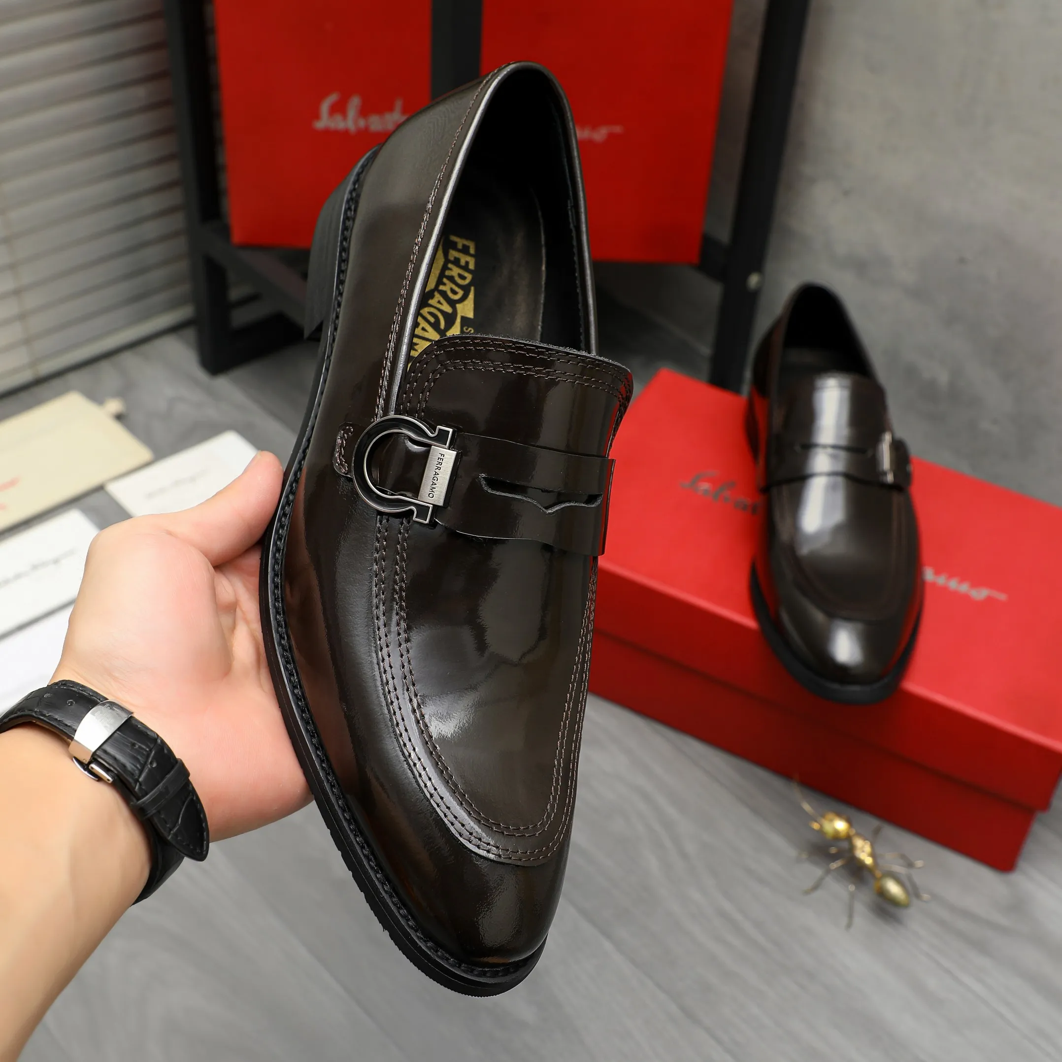 Men's shoes 💰460 Product trademark: Ferragamo "Ferragamo" business slip-on leather shoes Regular size: 39-44 Product materials: Selected high-quality pearlescent cowhide upper, cowhide lining, original outsole